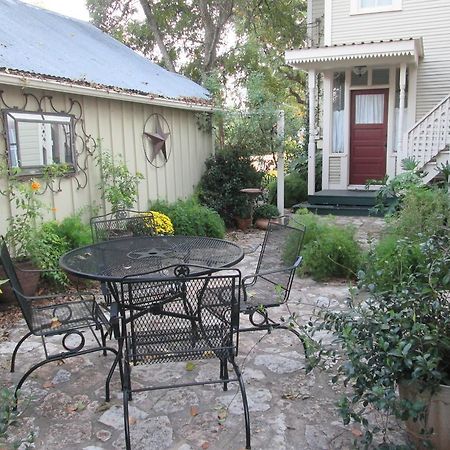 Carriage House Fredericksburg Bagian luar foto