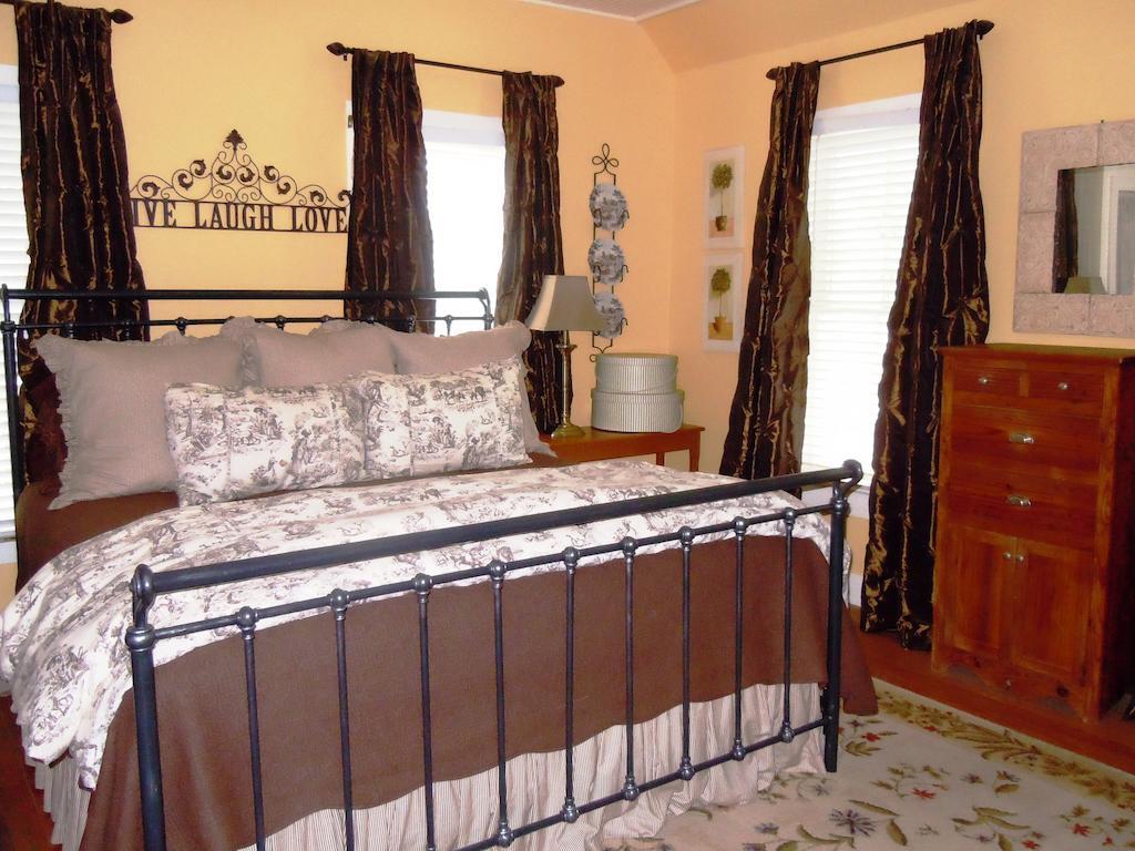 Carriage House Fredericksburg Bagian luar foto