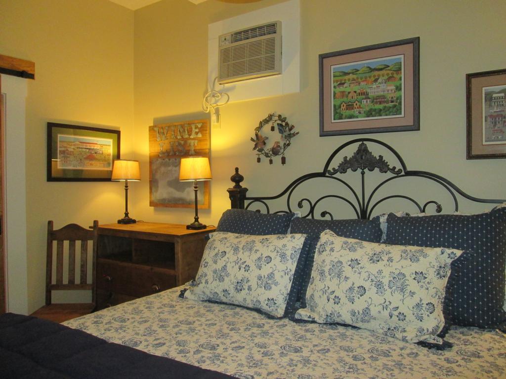 Carriage House Fredericksburg Bagian luar foto