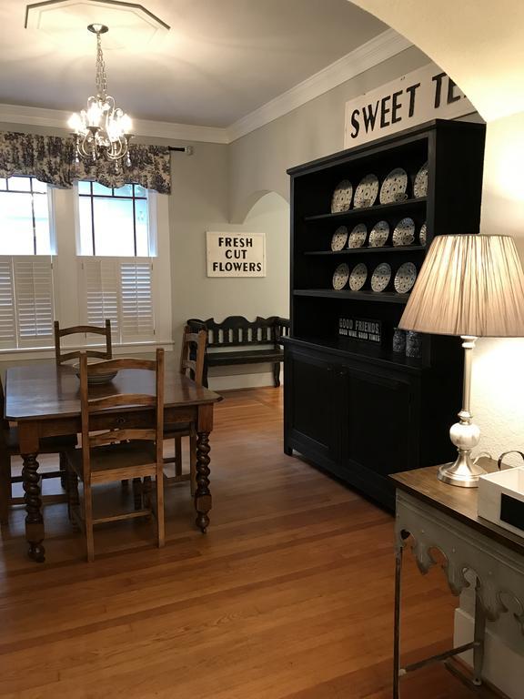 Carriage House Fredericksburg Bagian luar foto